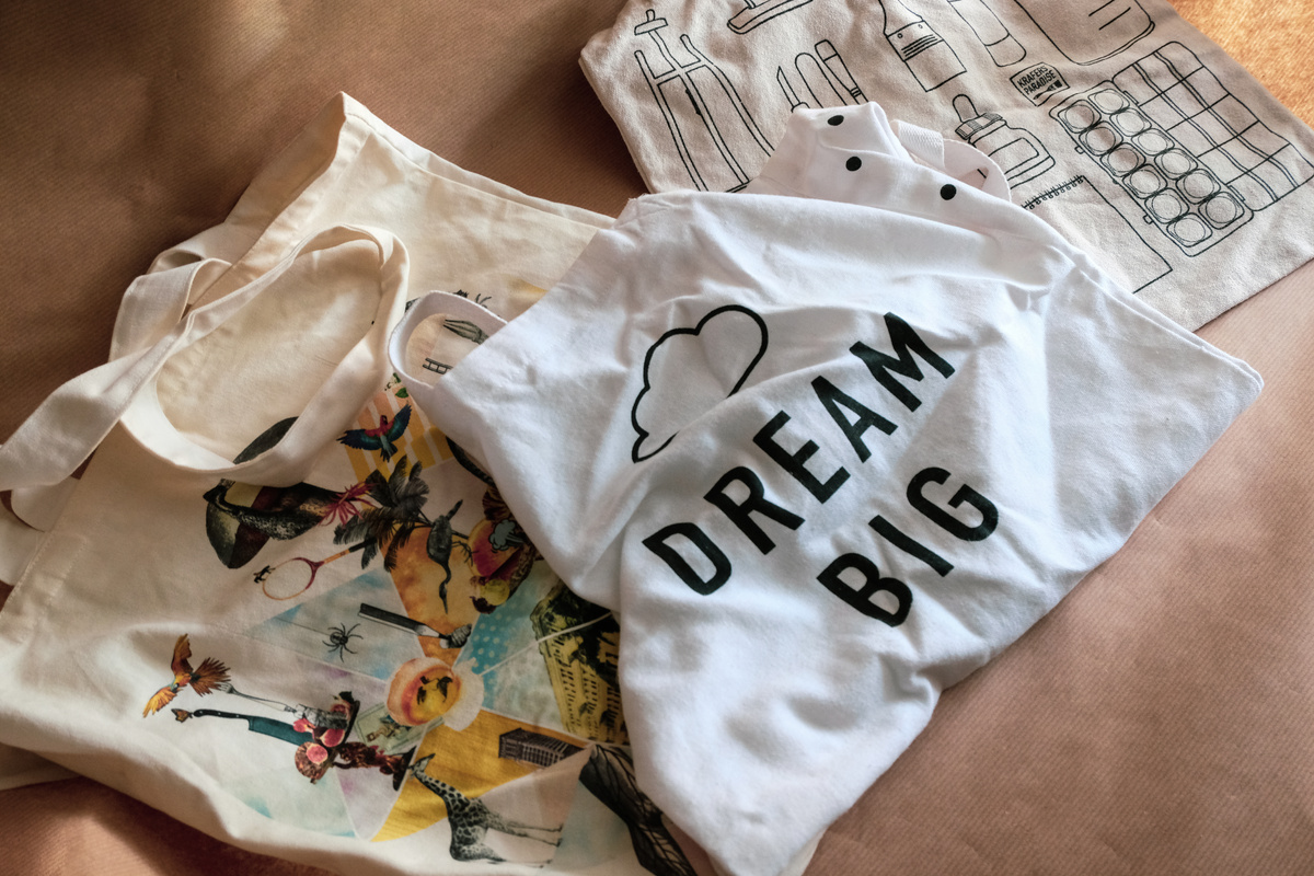 Tote bags in three variants